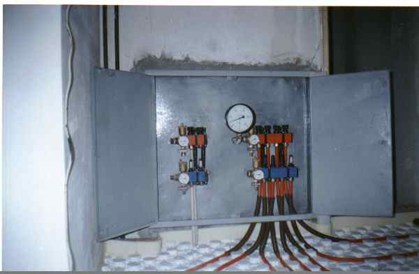 Pardoseala radianta - colect.-distribuitoare pt.radiatoare si pardoseala